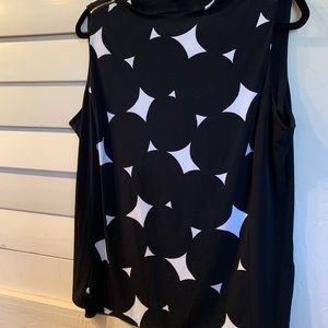 Black and white Worthington sleeveless top